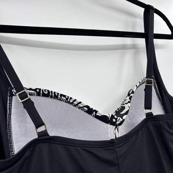 La Blanca Womens One Piece Swimsuit Size 10 Black White Ruched Slimming Beach - Picture 5 of 7